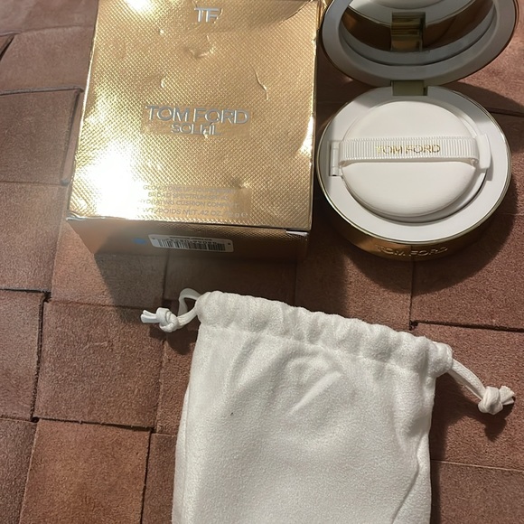 Tom Ford Soleil Glow Tone Up Foundation 9.0 Deep Bronze - Picture 3 of 4